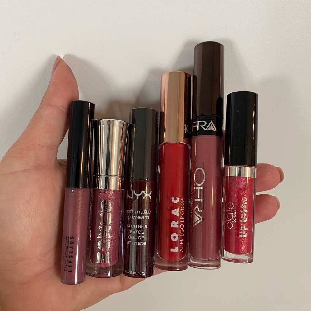 Bundle of lipgloss/lipstick